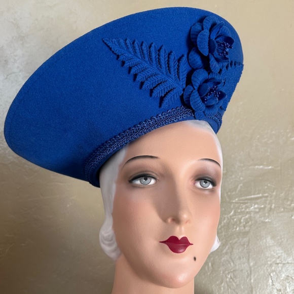 SOPHISTICATED 1970s' ROYAL BLUE HAT WITH WIDE UPTURNED BRIM + FELT "FLOWERS" - Picture 11 of 14